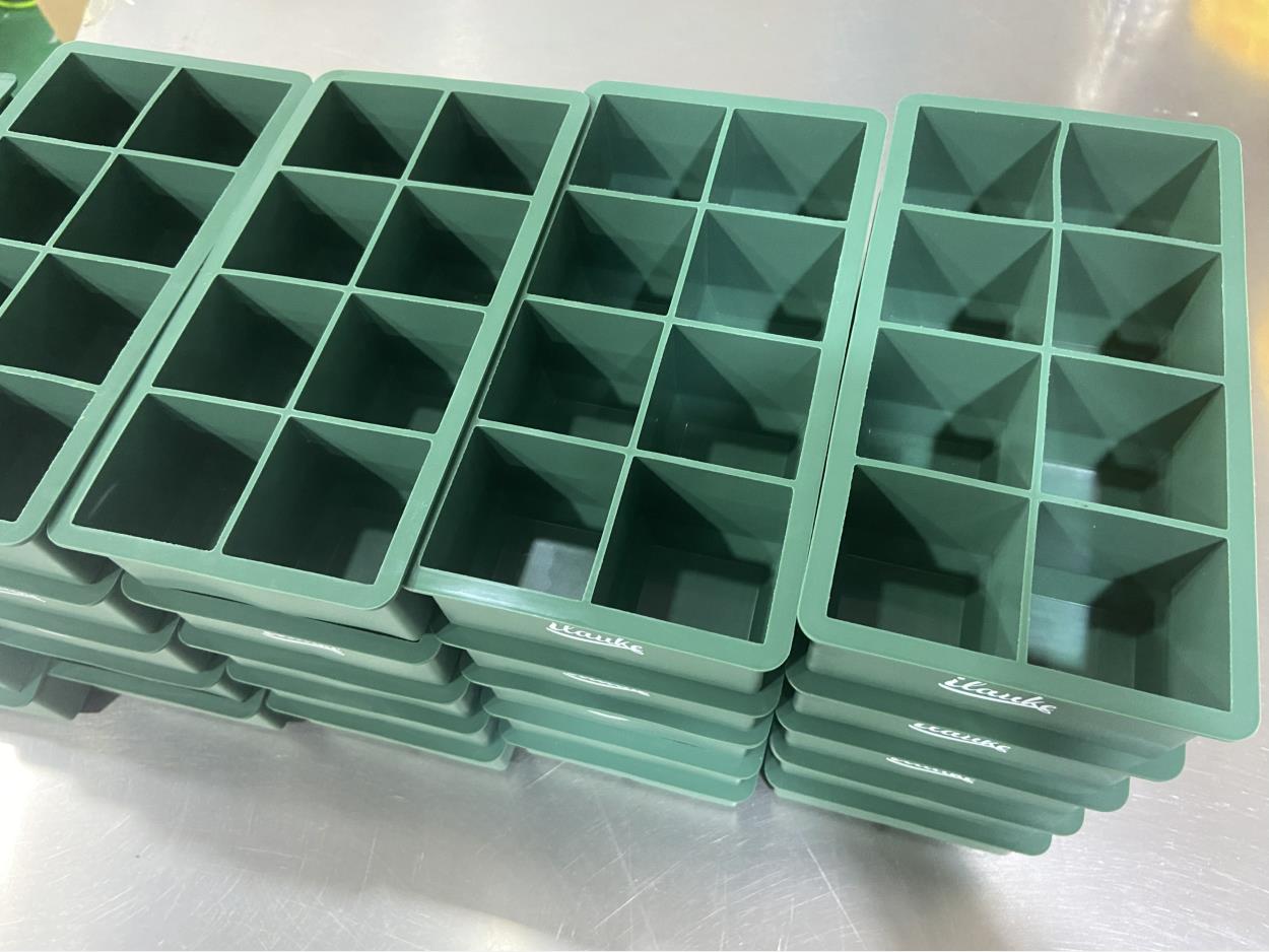 8 ice tray 3