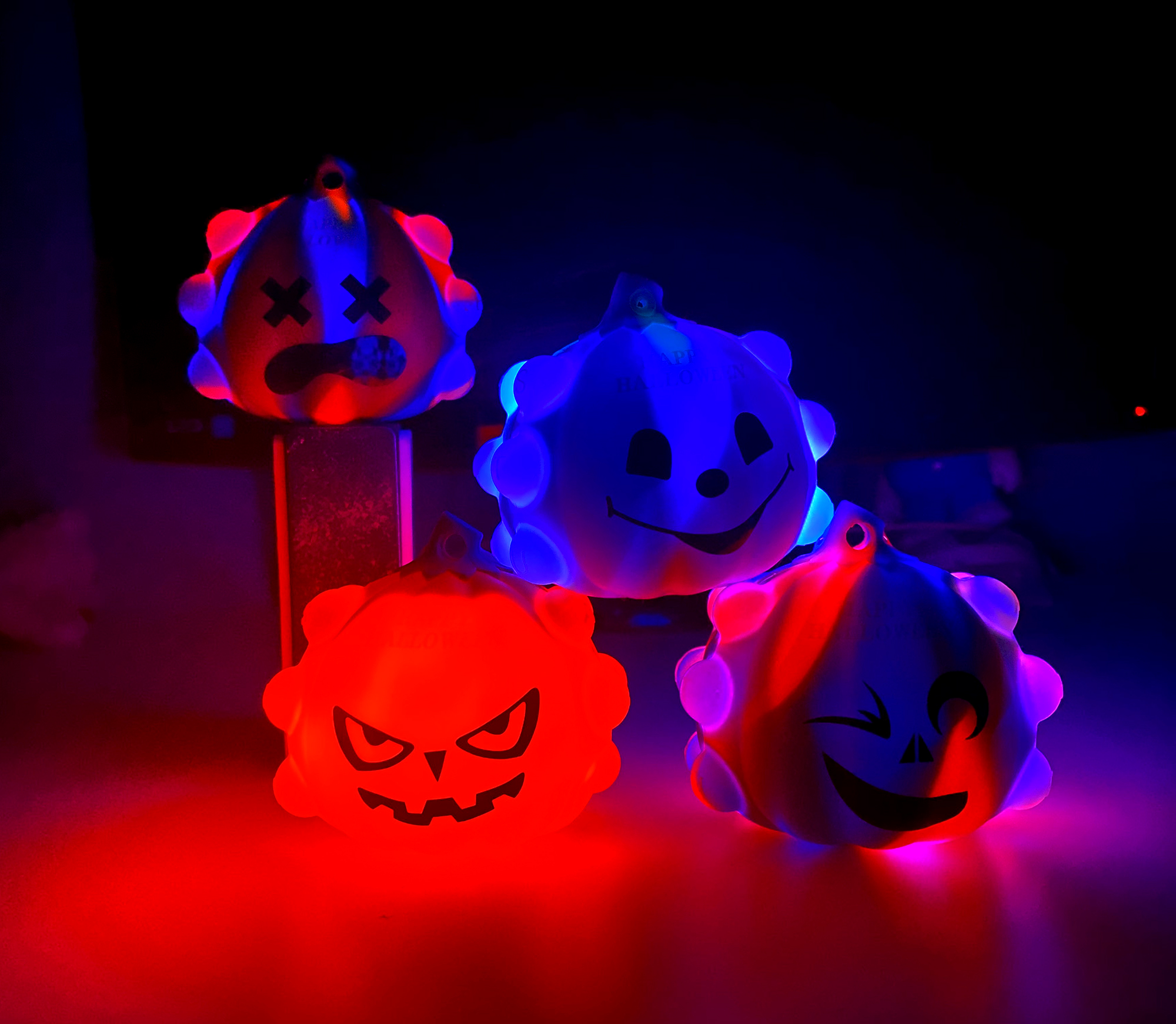 Halloween LED အာရုံခံစိတ်ဖိစီးမှုဆန့်ကျင်ဘောလုံးများ ယောက်ယက်ခတ်နေသော အရုပ်(၂)ခု၊