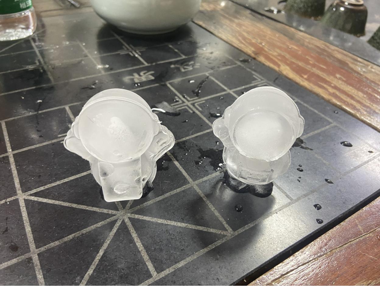 Newest astronaut ice tray (3)