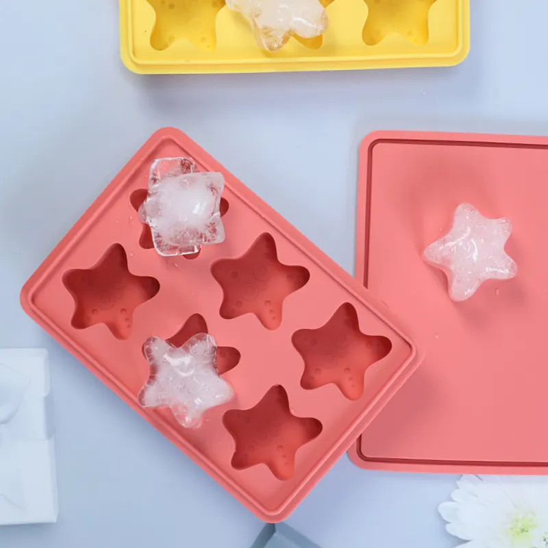 BPA Free 4 Cavity Silicone Ice Cube Mold with Lids - China Silicone Ice Cube  Mold and Silicone Ice Mold price